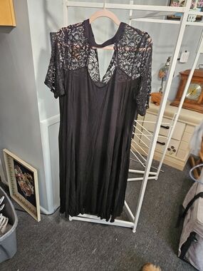 torrid Black Lace Keyhole Neckline. Has POCKETS